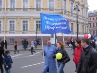 Выход колонны демонстрантов  профсоюза работников водного транспорта на Дворцовую площадь.