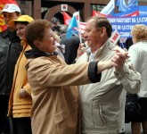 Председатель Мособлспортпрофсоюза Елена Осташова и председатель профкома ППО СДЮШОР по футболу  Виктор Пищулин
