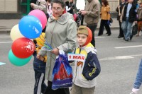Будущие Атомщики на параде с бабушкой