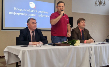 Стенды “от кутюр”, гранты и личные связи