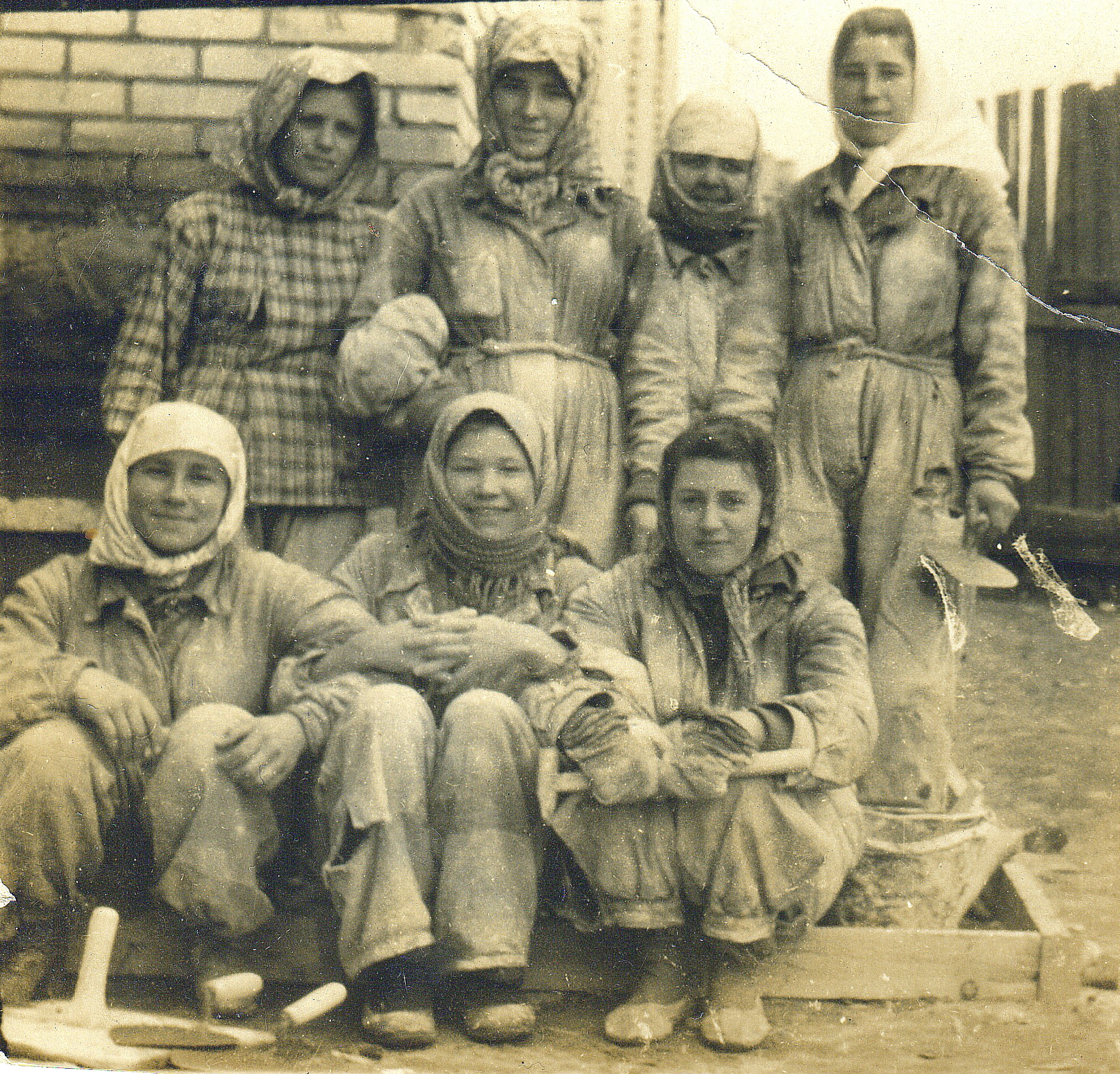 Бригада штукатуров на восстановлении Сталинграда. 1953 г.