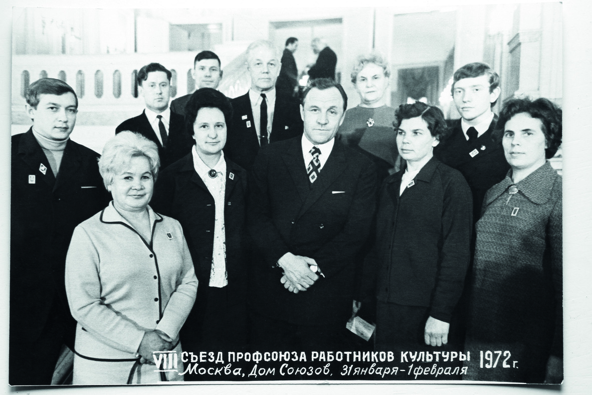 Генриетта Север - справа от Михаила Ульянова