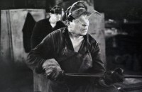 "Подручный кузнеца" фото Владимира Соколаев 1980г 