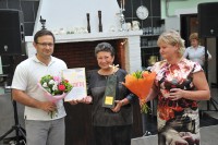 Александр Шершуков вручил Премию "Профсоюзный Авангард" в номинации" Новация" Московскому горкому профсоюзов работников АПК . В центре -юрист Алла Шеланкова, справа -пред. МГК профсоюза Александра Пшеничникова