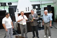 победитель в номинации "Новация" первичная объединенная профорганизация УК ООО "ТМС групп" В центре -пред. профкома ОАО "Татнефть" Гумар Яруллин и лидер первички УК ООО"ТМС групп" Венир Камалов