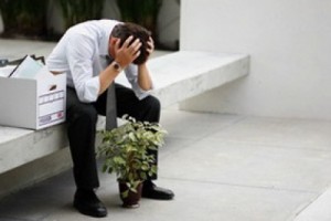 70% россиян живут от зарплаты к зарплате и 80% считают, что людям доверять нельзя