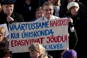 Эстонские учителя требуют зарплату 800 евро в месяц