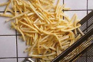 Во Франции бастуют рабочие всемирного поставщика картошки фри