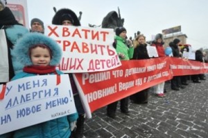 Родители потребовали у московских властей "перестать травить детей" в детсадах