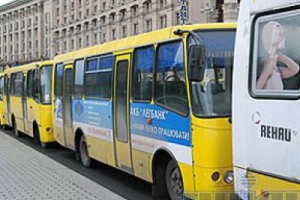 Львов: водители маршрутных такси требуют увеличения оплаты проезда