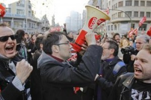Испанская забастовка обернулась столкновениями с полицией