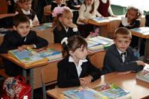 Объединять московские школы чиновники собираются без принуждения и не из желания сэкономить