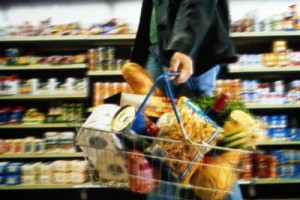 Продуктовую корзину теперь можно купить за 2,5 тыс. рублей