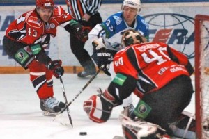 Клуб «Автомобилист» начал выплачивать хоккеистам долги