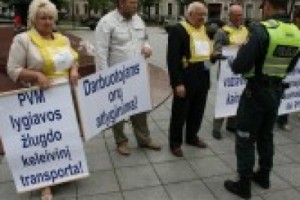 Общественный транспорт Литвы пикетирует парламент из-за роста НДС
