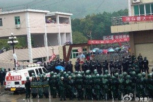 Китайские рабочие оккупировали динамитную фабрику