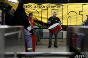 Работники аргентинского метрополитена приостановили забастовку