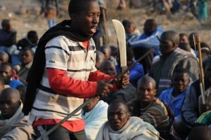 Конфликт профсоюзов на шахте Lonmin закончился перестрелкой с полицией (фото)