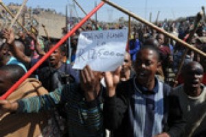 На шахте в ЮАР началась бессрочная сидячая забастовка