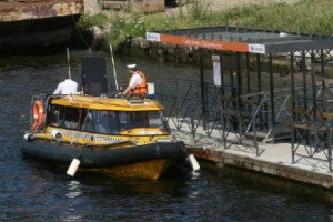 Бастующих капитанов аквабусов начали увольнять