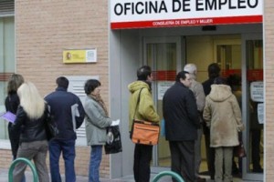 Испания будет помогать "длительным" безработным