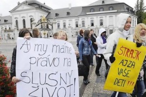 Учителя Словакии вышли на общенациональную забастовку