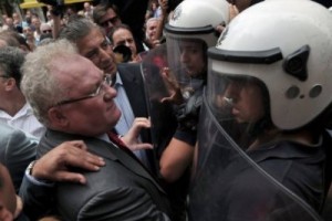 В Греции проходит саммит и общенациональная забастовка