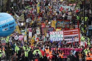 Британские профсоюзы проводят марш за "будущее, которое работает"