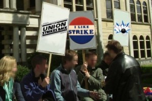 Произошли столкновения бастующих работников авиакомпании Air France с полицией