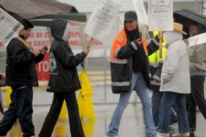 Забастовка портовых клерков обходится США в миллиарды долларов