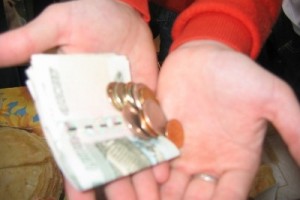 Депутаты  предлагают запретить включать в МРОТ социальные выплаты и обязать правительство устанавливать базовые оклады