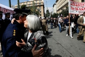 Профсоюзы госслужащих Греции назначили всеобщую стачку на 11 мая