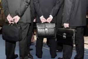 Если госслужащий с четвертьвековым стажем не доработал до пенсионного возраста, пенсию по старости ему все равно дадут