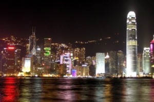 Гонконг: заработок вырастет у всех, кроме мигрантов