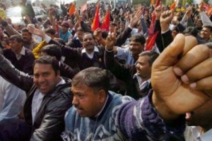 В Индии бастующие требуют соблюдения закона о контрактном труде