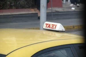 Таксисты в Греции бунтуют против правительственных планов либерализации отрасли