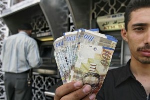 Президент отказался платить зарплату госслужащим