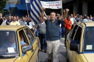 Греческие таксисты приостановили забастовку до 5 сентября