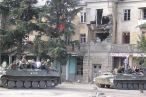 В Цхинвале и Москве прошли акции памяти о жертвах войны в Осетии