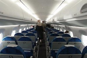 Более 10 тысяч пассажиров не могут улететь: уже сутки в Финляндии бастуют стюардессы