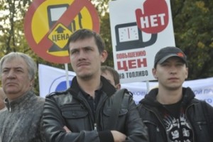 На митинги против роста цен на топливо собрались со всей России