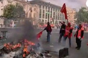 Бельгийские мусорщики жгут