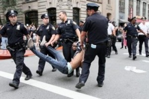 Демонстранты пытаются оккупировать Уолл-стрит (ВИДЕО)