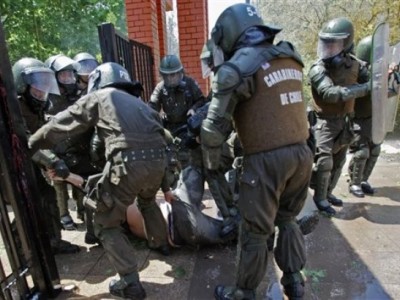 Горячие требования бесплатного образования остужают водометами