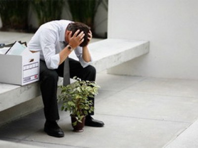 70% россиян живут от зарплаты к зарплате и 80% считают, что людям доверять нельзя