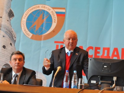 Зарплата связистов увеличится на 1000 рублей