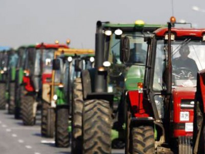 В Болгарии продолжаются забастовки железнодорожников и фермеров