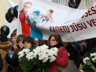 Медики Латвии протестуют против мизерного бюджета здравоохранения