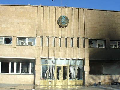 Из полыхавшего Жанаозена было вывезено около 500 тонн мусора