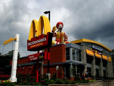 250 тыс. евро получит экс-сотрудница «Макдоналдс», доказавшая факт многократных переработок
